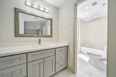 15607 Memorial Drive, Houston, TX 77079 - Photo 36