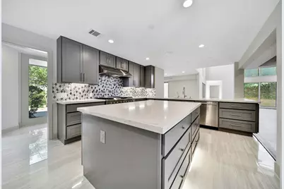 15607 Memorial Drive, Houston, TX 77079 - Photo 8