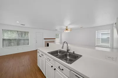 130 S Walden Elms Circle, The Woodlands, TX 77382 - Photo 12