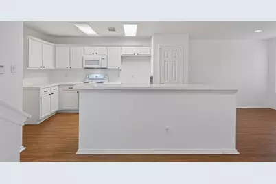 130 S Walden Elms Circle, The Woodlands, TX 77382 - Photo 8