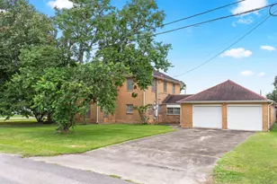 1720 Elm Ave, Bay City, TX 77414 - Photo 2