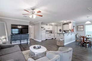162 Varsity Dr, Huntsville, TX 77340 - Photo 2
