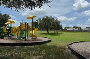 501 Valley Brook Dr, La Porte, TX 77571 - Photo 2
