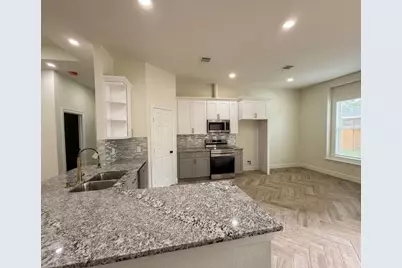 107 County Road 3372, Cleveland, TX 77327 - Photo 6