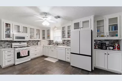 1928 Greentree Drive, Huntsville, TX 77340 - Photo 20