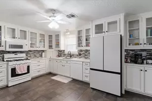 1928 Greentree Dr, Huntsville, TX 77340 - Photo 20