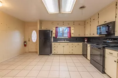 409 W Buffalo Street, Caldwell, TX 77836 - Photo 6