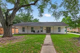 11107 Cedarhurst Dr, Houston, TX 77096 - Photo 1