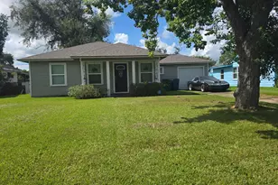 1208 Chevy Chase Dr, Angleton, TX 77515 - Photo 1
