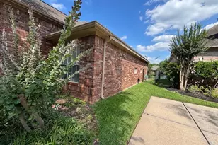402 Bay Bridge Dr, Sugar Land, TX 77478 - Photo 8