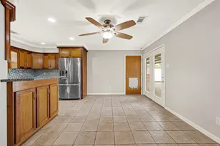 9927 Southport Dr, Houston, TX 77089 - Photo 8