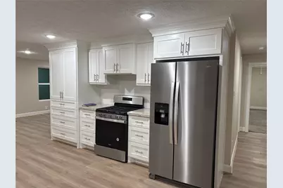 211 S Cleveland Avenue, Cleveland, TX 77327 - Photo 2