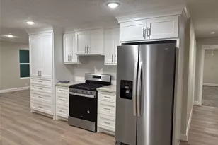 211 S Cleveland Ave, Cleveland, TX 77327 - Photo 2