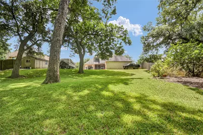 208 River Oaks Drive, Lake Jackson, TX 77566 - Photo 4