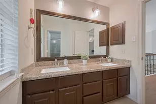 7 Peaceful Canyon Ct, The Woodlands, TX 77381 - Photo 32