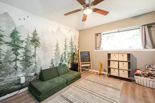 2554 Kevin Ln, Houston, TX 77043 - Photo 12