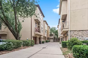 562 Bomar St St, Houston, TX 77006 - Photo 1