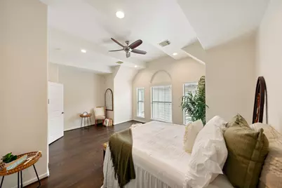 562 Bomar St Street, Houston, TX 77006 - Photo 14
