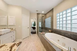 562 Bomar St St, Houston, TX 77006 - Photo 14