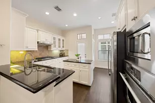 562 Bomar St St, Houston, TX 77006 - Photo 10