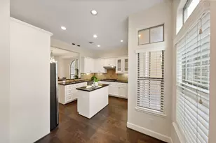 562 Bomar St St, Houston, TX 77006 - Photo 8