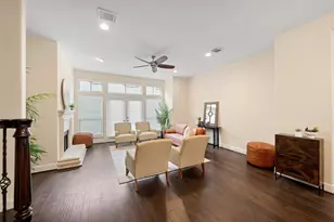 562 Bomar St St, Houston, TX 77006 - Photo 4