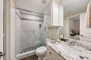 562 Bomar St St, Houston, TX 77006 - Photo 24