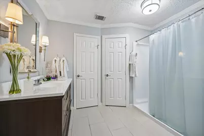 8714 Parkcrest Forest Drive, Houston, TX 77088 - Photo 14