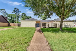 3015 Inwood Dr, Dickinson, TX 77539 - Photo 2