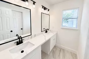 13538 Shadow Falls Ct, Houston, TX 77059 - Photo 36
