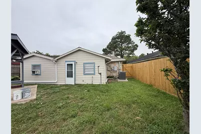 10807 Emery Drive, Houston, TX 77099 - Photo 14