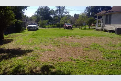 9237 E Avenue P, Houston, TX 77012 - Photo 4