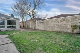 11710 Bowlan Ln, Houston, TX 77035 - Photo 4