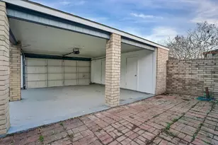 11710 Bowlan Ln, Houston, TX 77035 - Photo 8