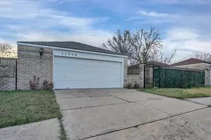 11710 Bowlan Ln, Houston, TX 77035 - Photo 2