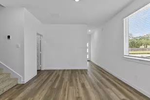 958 Green Vines Ln, Houston, TX 77091 - Photo 8