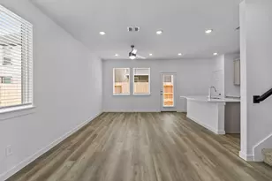 958 Green Vines Ln, Houston, TX 77091 - Photo 6