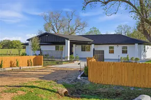 6623 County Rd 4, Damon, TX 77430 - Photo 2