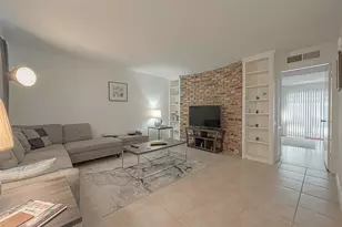 2201 Fountain View Dr, Houston, TX 77057 - Photo 10