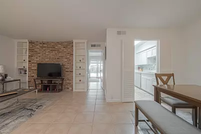 2201 Fountain View Drive #9, Houston, TX 77057 - Photo 6