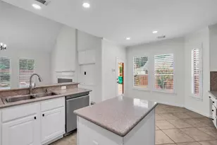 79 W Shale Creek Cir, The Woodlands, TX 77382 - Photo 18