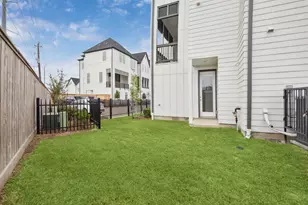 1004 Golden Nectar Ln, Houston, TX 77008 - Photo 2