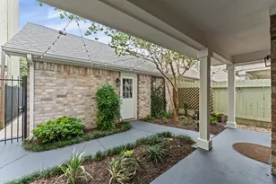 1115 Saulnier St, Houston, TX 77019 - Photo 2