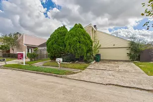 7611 Hopewell Ln, Houston, TX 77071 - Photo 2