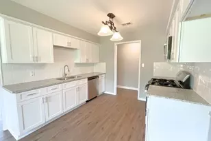 522 Irene Dr, Highlands, TX 77562 - Photo 8