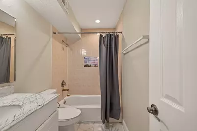 18515 Egret Bay Boulevard #1302, Houston, TX 77058 - Photo 10