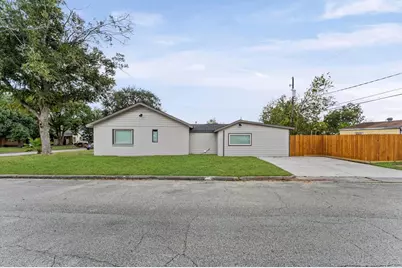 2202 Des Jardines Street, Houston, TX 77023 - Photo 10