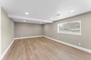 2202 Des Jardines St, Houston, TX 77023 - Photo 18