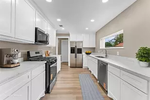 2202 Des Jardines St, Houston, TX 77023 - Photo 2