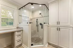 10203 Green Tree Rd, Houston, TX 77042 - Photo 10